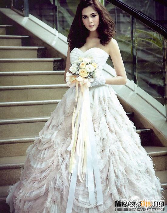 " สวย หวาน ในชุดวิวาห์ "