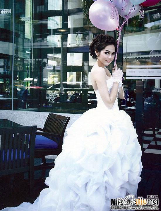 " สวย หวาน ในชุดวิวาห์ "