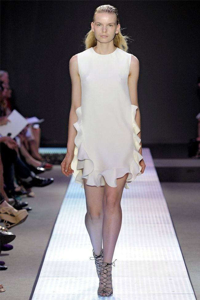 PARIS FASHION WEEK: GIAMBATTISTA VALLI SPRING 2012