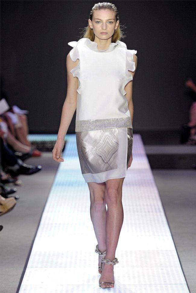 PARIS FASHION WEEK: GIAMBATTISTA VALLI SPRING 2012