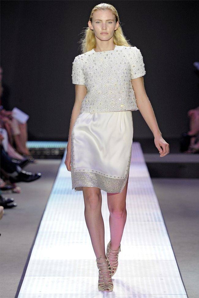 PARIS FASHION WEEK: GIAMBATTISTA VALLI SPRING 2012