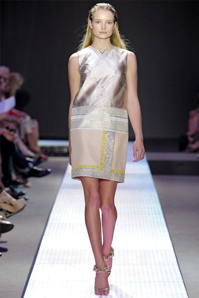 PARIS FASHION WEEK: GIAMBATTISTA VALLI SPRING 2012