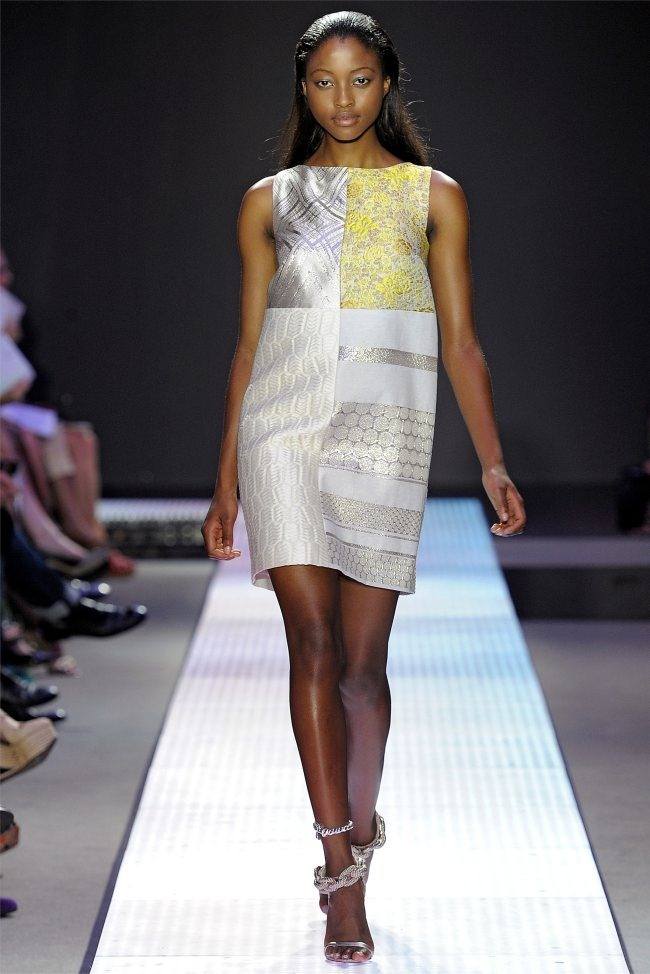 PARIS FASHION WEEK: GIAMBATTISTA VALLI SPRING 2012