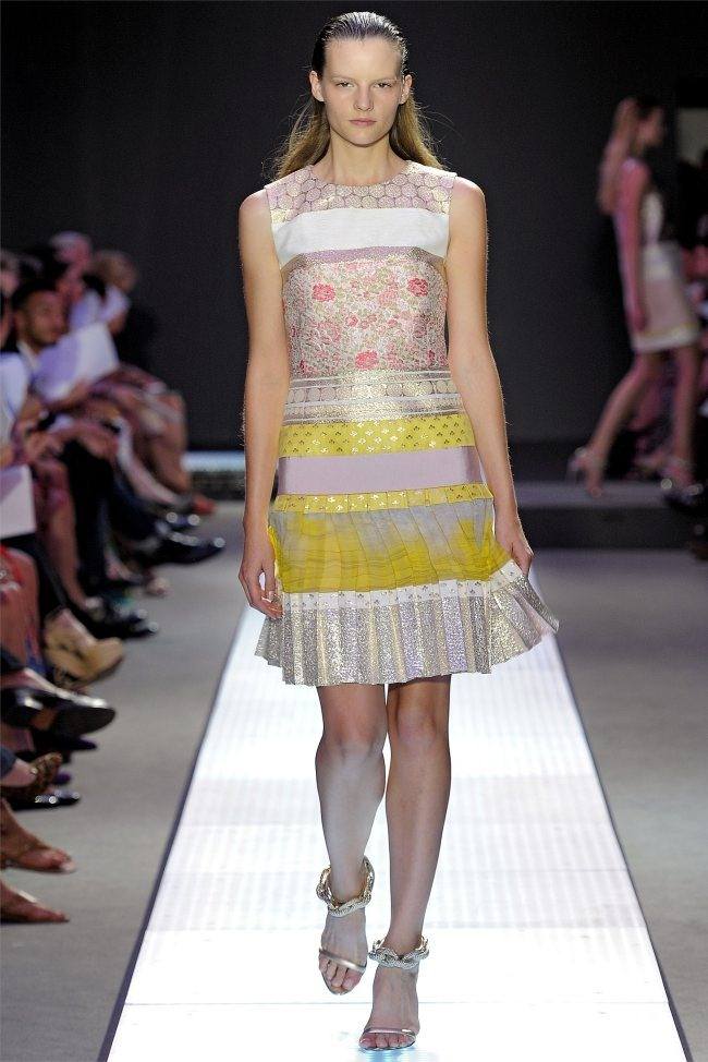 PARIS FASHION WEEK: GIAMBATTISTA VALLI SPRING 2012