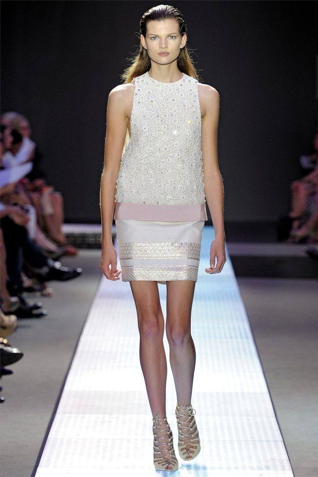 PARIS FASHION WEEK: GIAMBATTISTA VALLI SPRING 2012