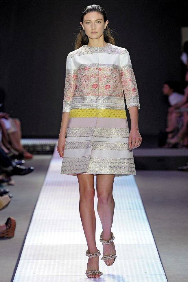 PARIS FASHION WEEK: GIAMBATTISTA VALLI SPRING 2012