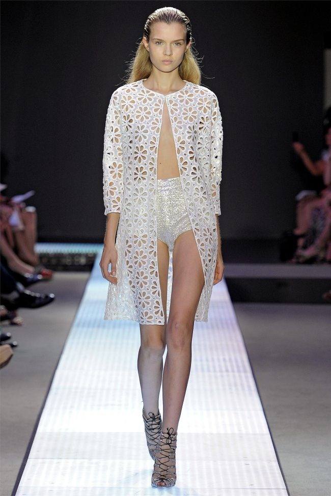 PARIS FASHION WEEK: GIAMBATTISTA VALLI SPRING 2012