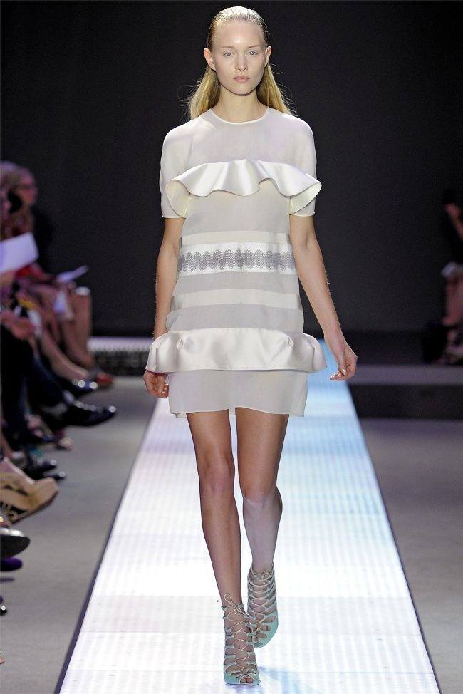 PARIS FASHION WEEK: GIAMBATTISTA VALLI SPRING 2012