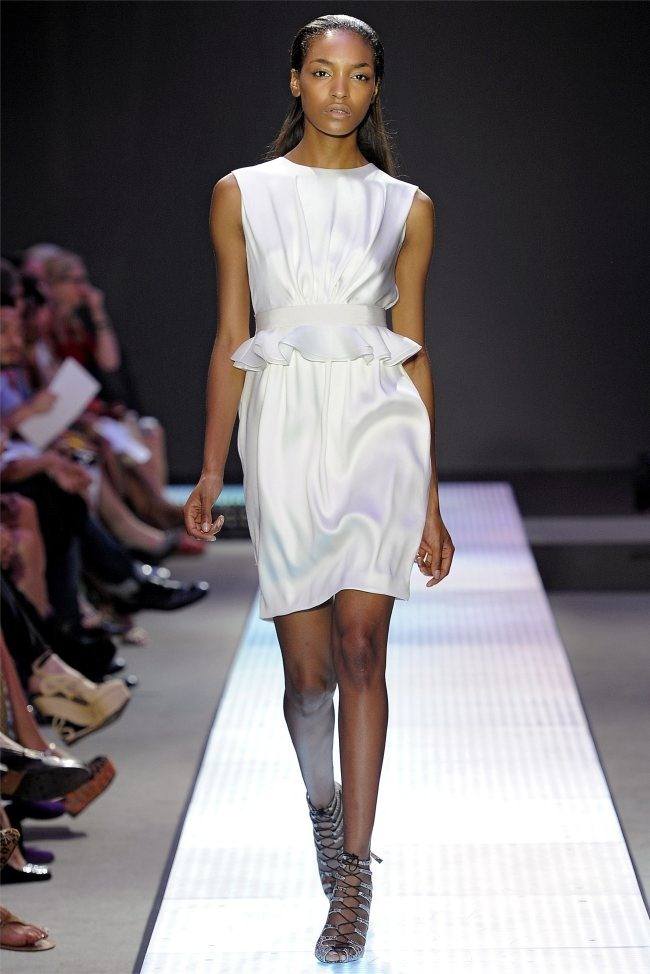 PARIS FASHION WEEK: GIAMBATTISTA VALLI SPRING 2012