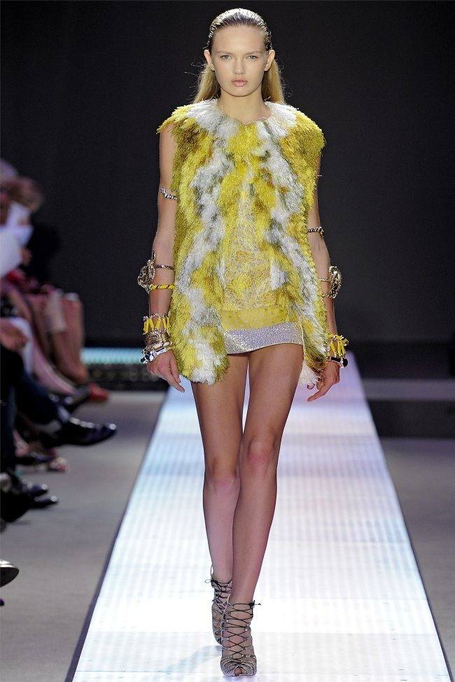 PARIS FASHION WEEK: GIAMBATTISTA VALLI SPRING 2012