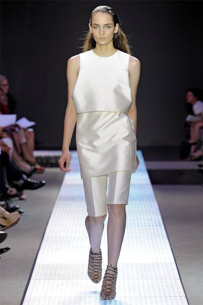 PARIS FASHION WEEK: GIAMBATTISTA VALLI SPRING 2012