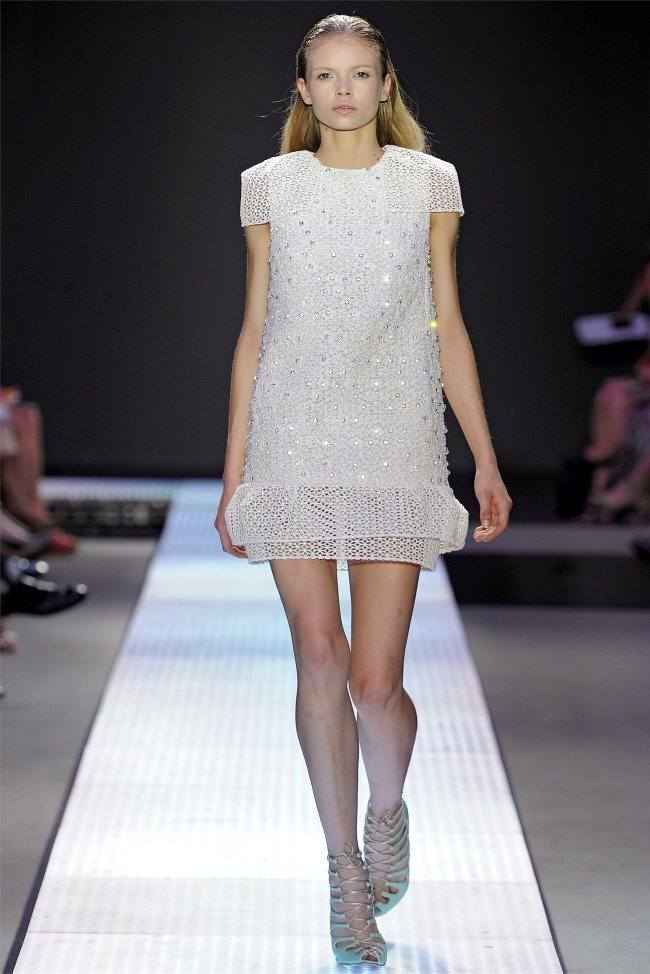 PARIS FASHION WEEK: GIAMBATTISTA VALLI SPRING 2012