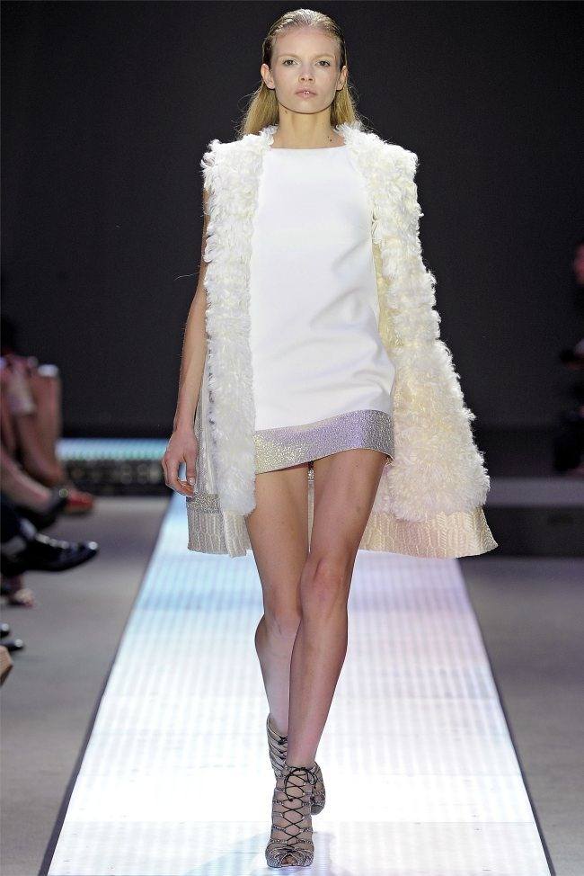 PARIS FASHION WEEK: GIAMBATTISTA VALLI SPRING 2012