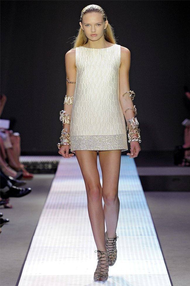 PARIS FASHION WEEK: GIAMBATTISTA VALLI SPRING 2012