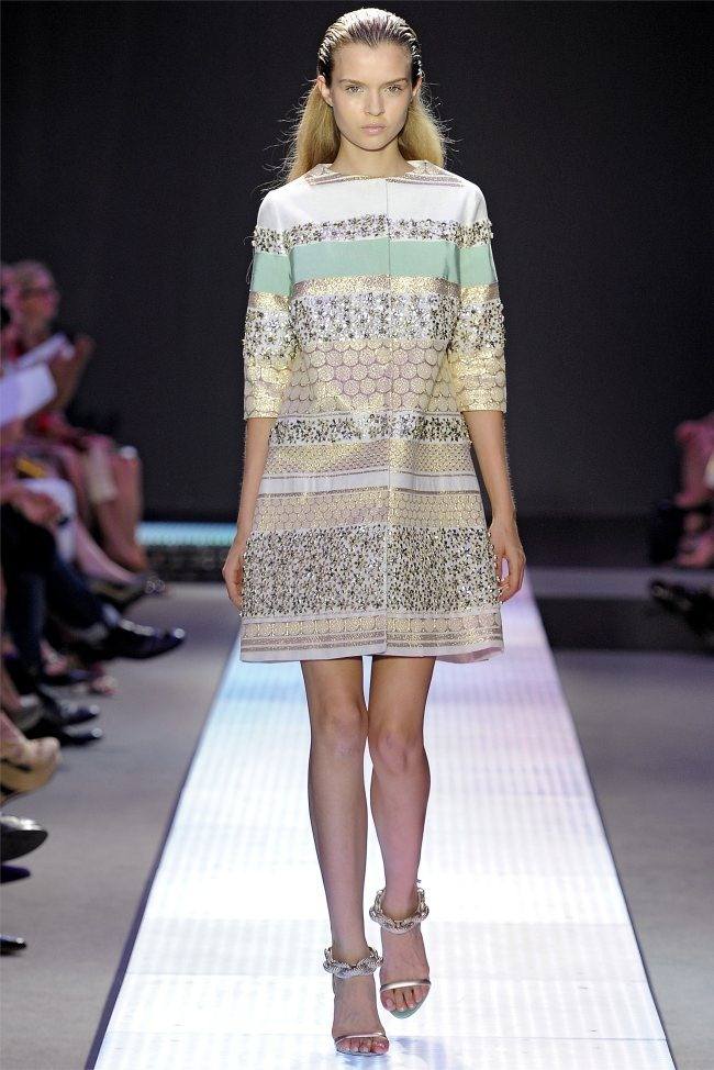 PARIS FASHION WEEK: GIAMBATTISTA VALLI SPRING 2012