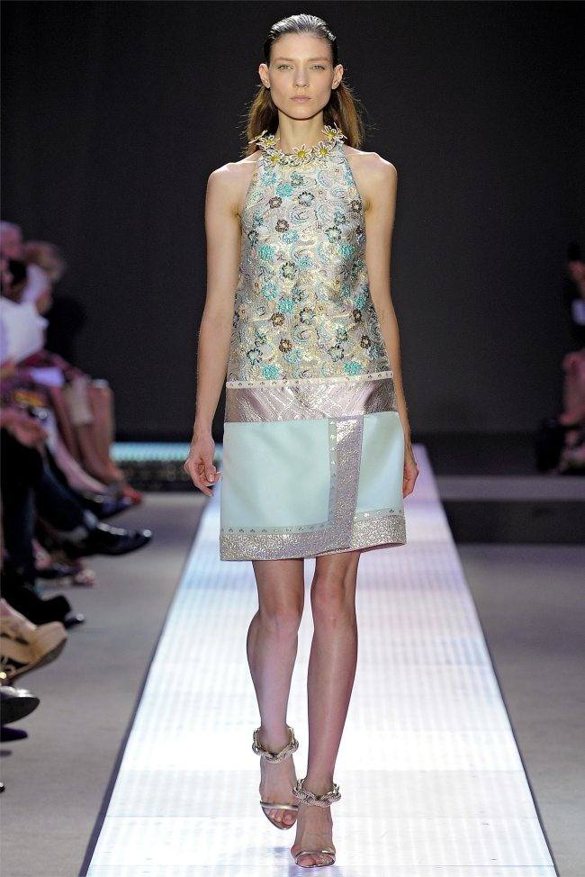 PARIS FASHION WEEK: GIAMBATTISTA VALLI SPRING 2012