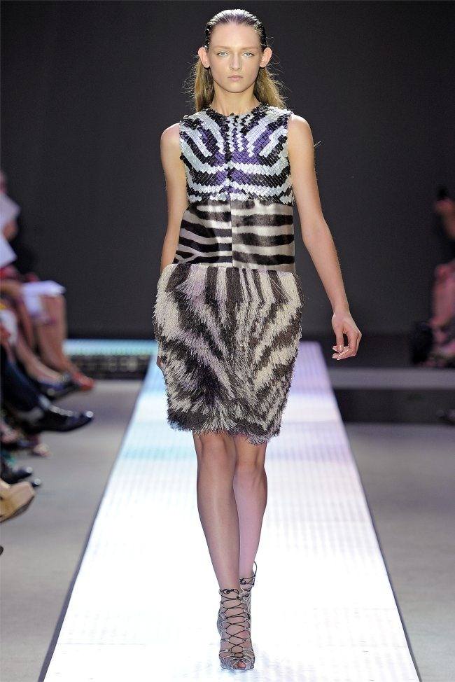 PARIS FASHION WEEK: GIAMBATTISTA VALLI SPRING 2012