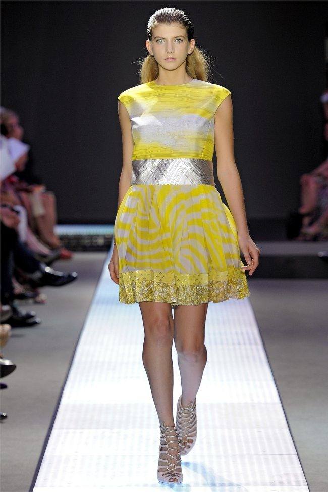 PARIS FASHION WEEK: GIAMBATTISTA VALLI SPRING 2012