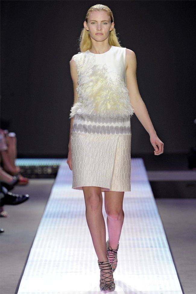 PARIS FASHION WEEK: GIAMBATTISTA VALLI SPRING 2012