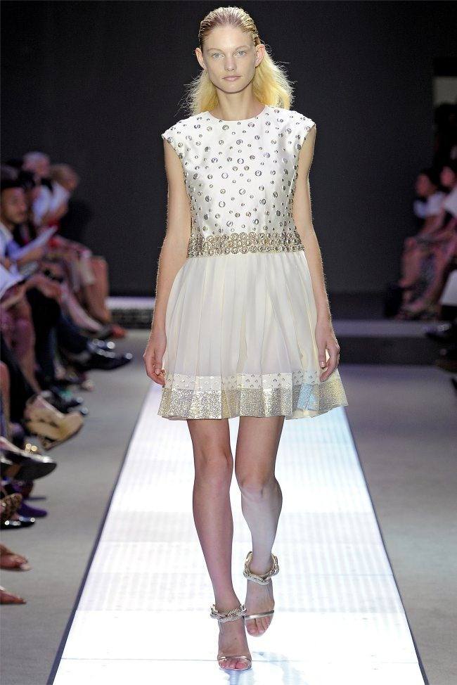 PARIS FASHION WEEK: GIAMBATTISTA VALLI SPRING 2012