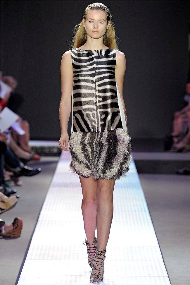 PARIS FASHION WEEK: GIAMBATTISTA VALLI SPRING 2012