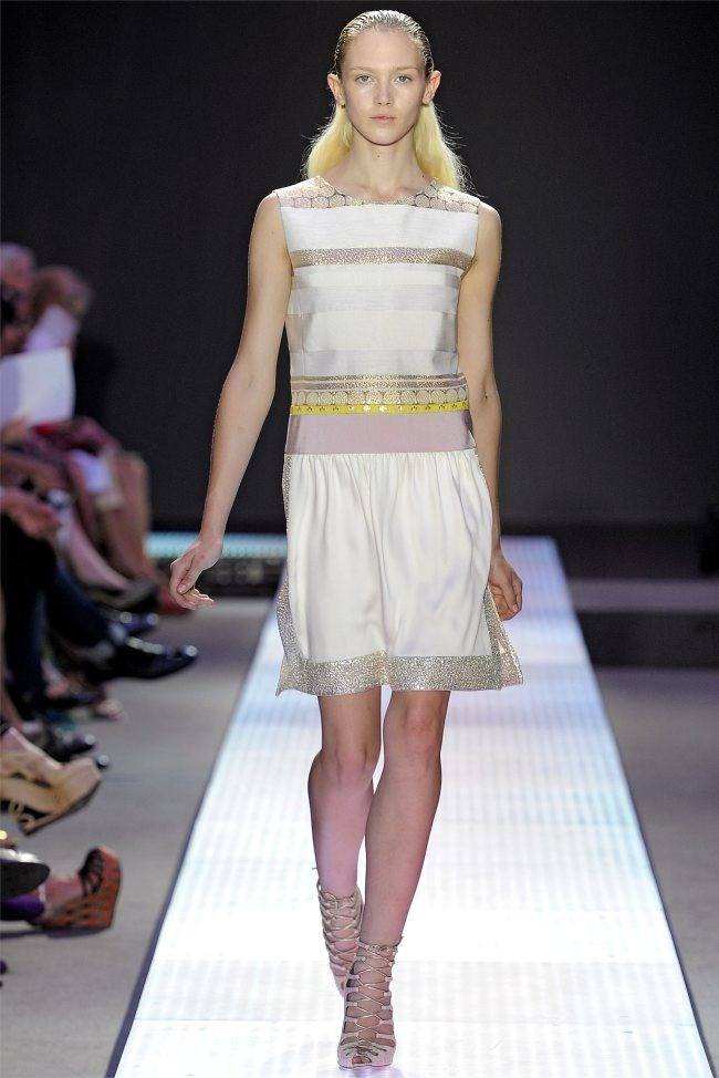 PARIS FASHION WEEK: GIAMBATTISTA VALLI SPRING 2012