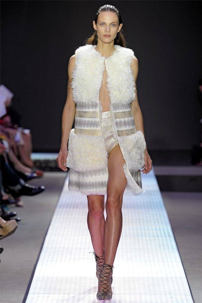 PARIS FASHION WEEK: GIAMBATTISTA VALLI SPRING 2012