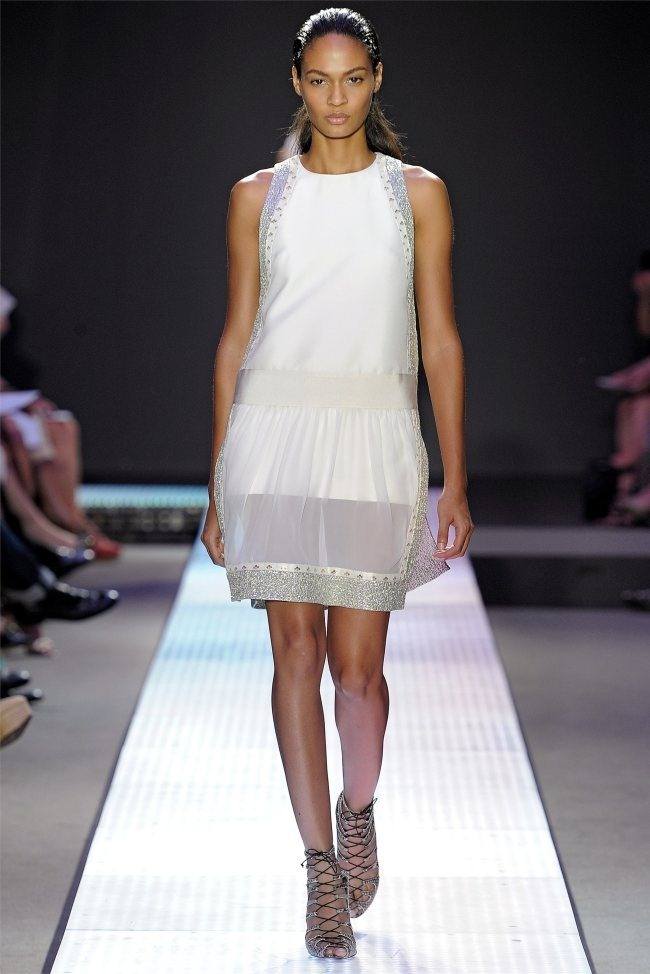 PARIS FASHION WEEK: GIAMBATTISTA VALLI SPRING 2012