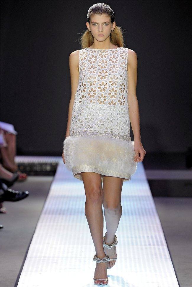 PARIS FASHION WEEK: GIAMBATTISTA VALLI SPRING 2012