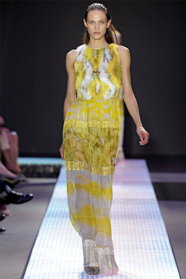 PARIS FASHION WEEK: GIAMBATTISTA VALLI SPRING 2012