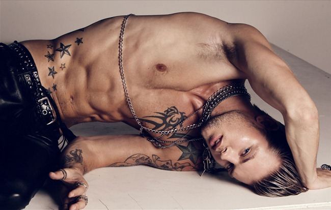 GLAMOHOLIC MAGAZINE: FREDRIC JOHANSSON IN "FASCINO" BY PHOTOGRAPHER MAURIZIO MONTANI