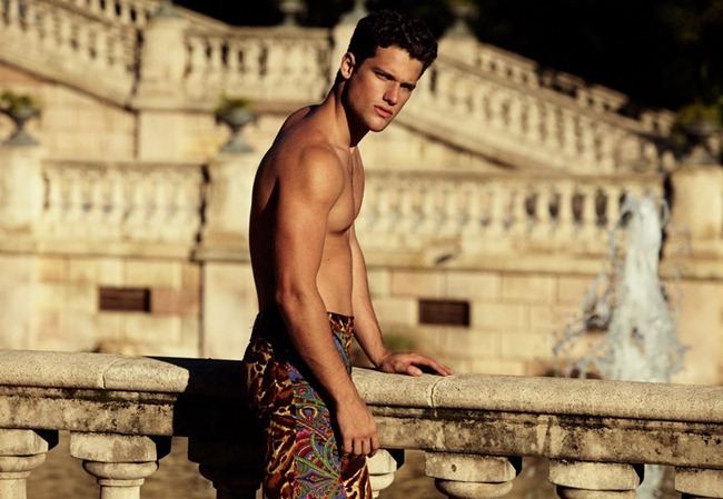 HERCULES MAGAZINE: ARTHUR SALES IN "VERSACE FULL POWER"