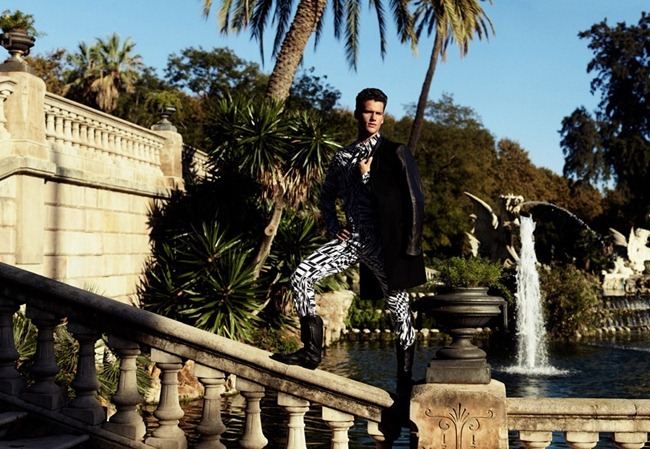 HERCULES MAGAZINE: ARTHUR SALES IN "VERSACE FULL POWER"