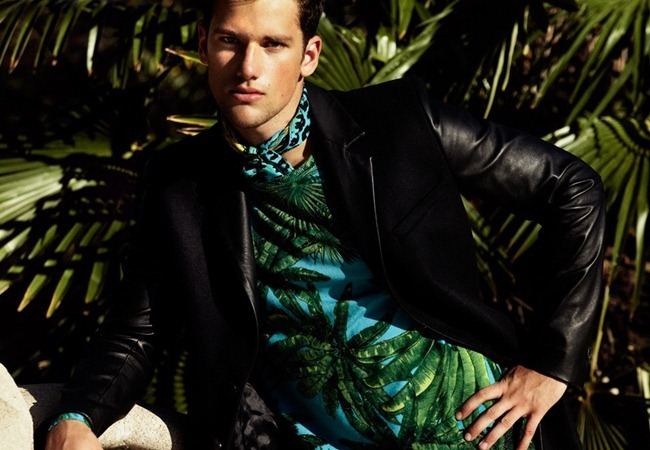 HERCULES MAGAZINE: ARTHUR SALES IN "VERSACE FULL POWER"