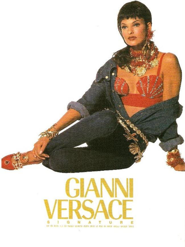 WE ♥ VERSACE: LINDA EVANGELISTA FOR VERSACE SPRING 1992 BY PHOTOGRAPHER IRVING PENN