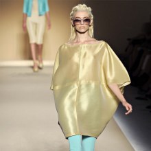 MILAN FASHION WEEK: MAX MARA SPRING 2012