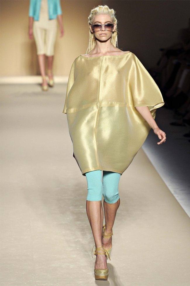 MILAN FASHION WEEK: MAX MARA SPRING 2012