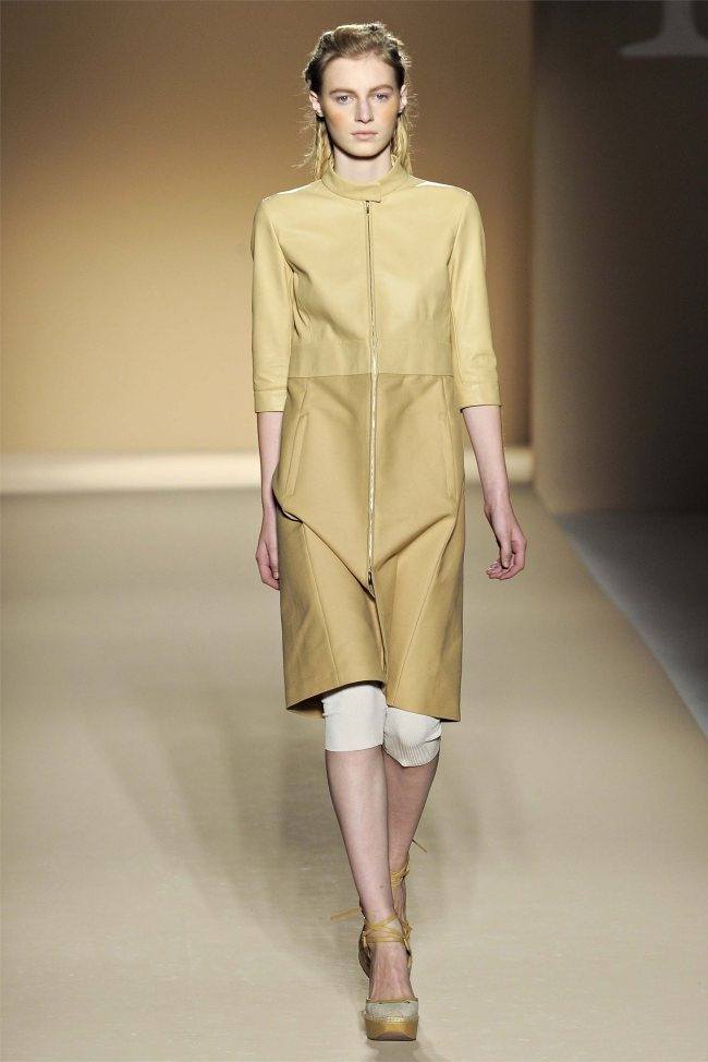 MILAN FASHION WEEK: MAX MARA SPRING 2012