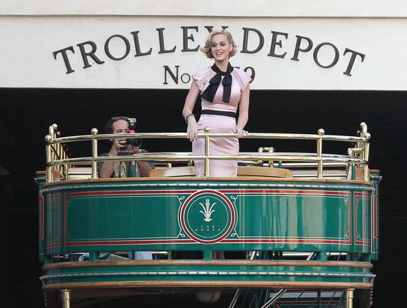 Katy Perry ได้ไปร่วมงานเปิดตัวน้ำหอม “Meow!” ที่ LA