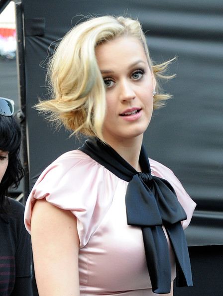 Katy Perry ได้ไปร่วมงานเปิดตัวน้ำหอม “Meow!” ที่ LA