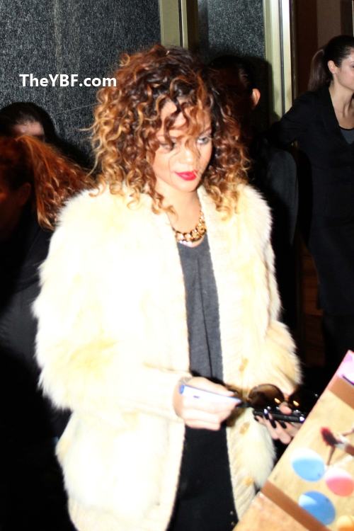 Rihanna ในชุดขน Fur สุดหรู !!