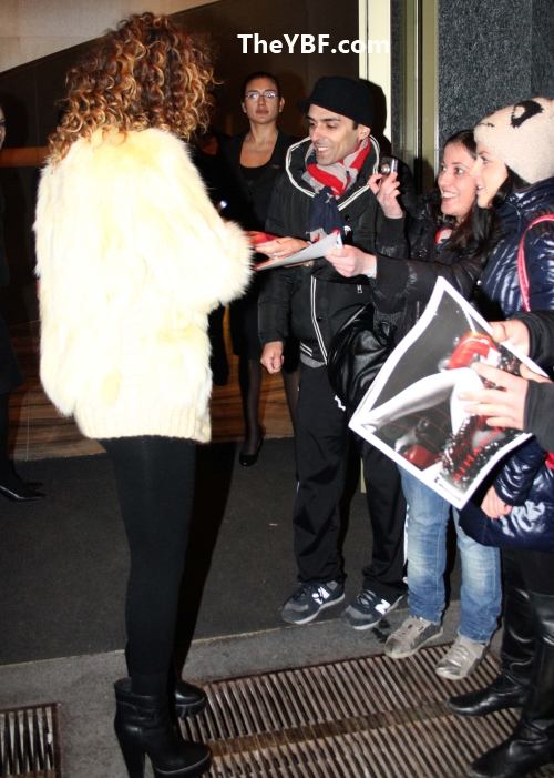 Rihanna ในชุดขน Fur สุดหรู !!