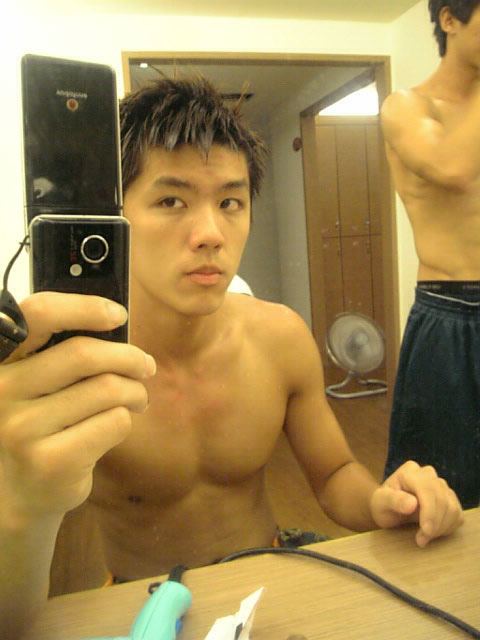 หล่อโชว์กล้าม