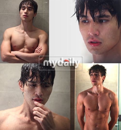 หล่อโชว์กล้าม