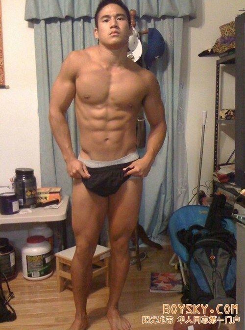 หล่อโชว์กล้าม