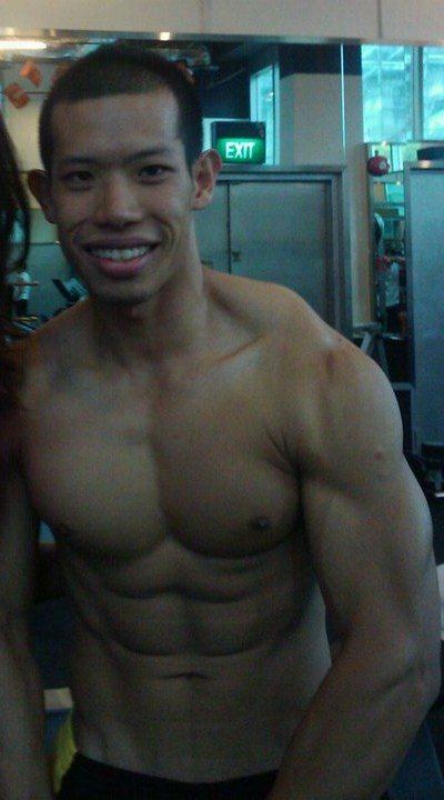 หล่อโชว์กล้าม