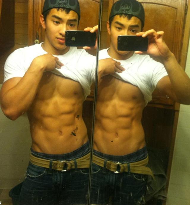 หล่อโชว์กล้าม