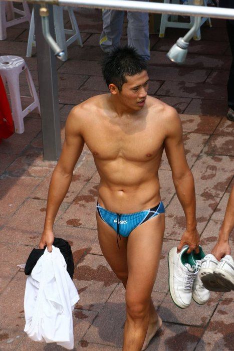 หล่อโชว์กล้าม