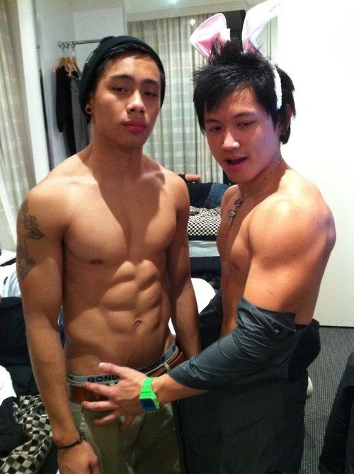 หล่อโชว์กล้าม