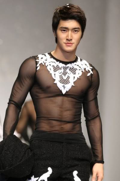 หล่อโชว์กล้าม